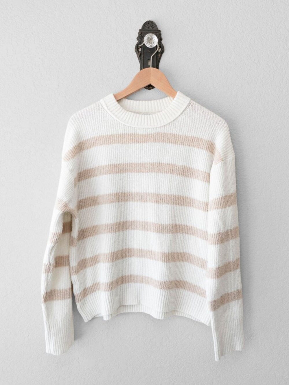 American Eagle Stripe Sweater Womens Medium Cream Tan Rib Knit Pullover Soft - Picture 2 of 14